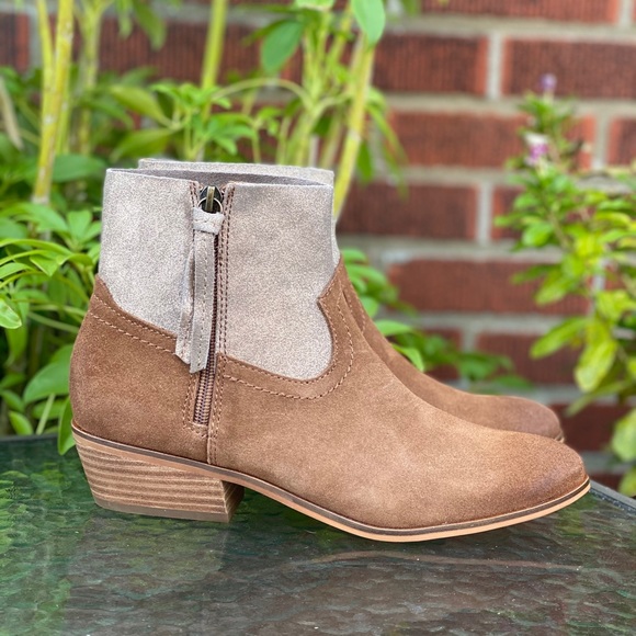 Frye Shoes - 🆕 Frye and Co. Women's Rubie Zip Ankle Boot